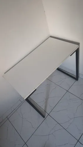 Mesa de escritório impecável