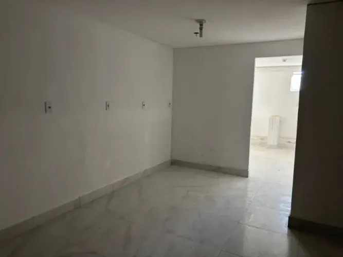 Loja no Medical Center, 100 metros quadrados. Incluindo  gragem, para venda.
