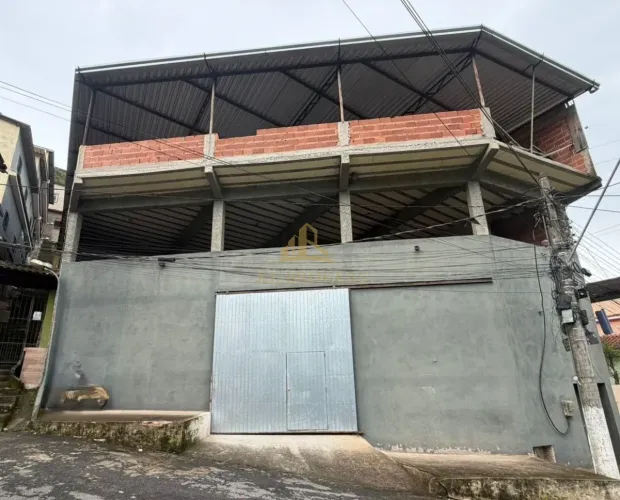 Galpão no Belmonte com 360m2 com 2 quartos, sala, cozinha, banheiro, varanda.