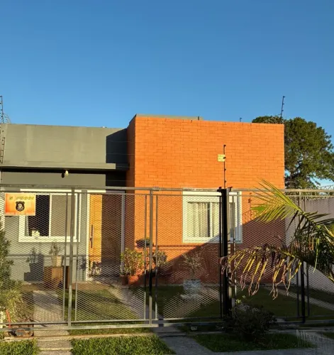 EXCELENTE CASA À VENDA NO AMARILLIS - LARANJAL