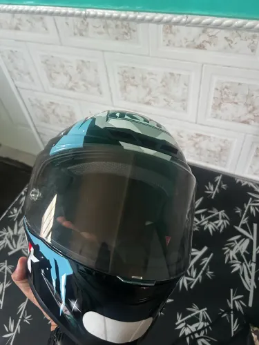 Vendo capacete KYT Tamanho M