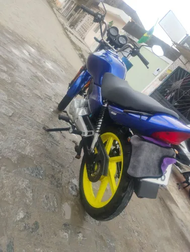 Vendo moto CG 125 2003 bem conservada