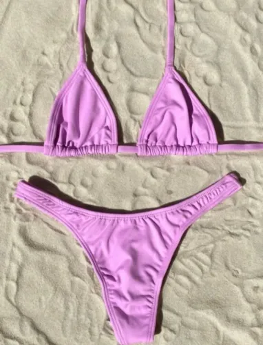 Biquini Lolla Brasil modelo asa delta fio dental, tam G. Rosa claro