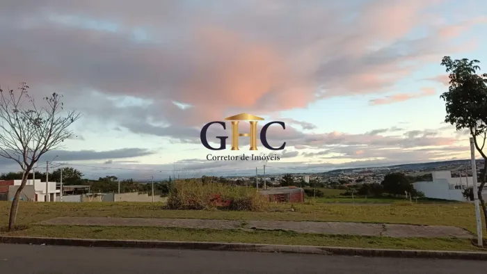 VENDO TERRENO - JARDIM SÃO LUCAS - SALTO DE PIRAPORA/SP. Área Terreno: 275 m² / Dimensões: