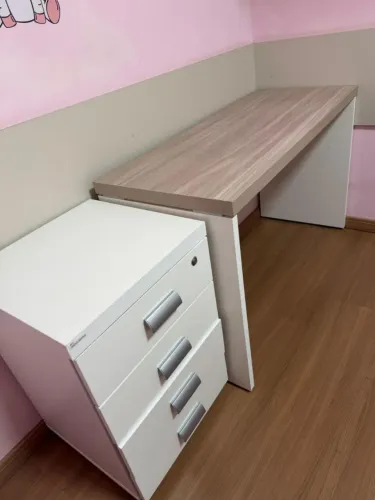 Mesa de estudo novíssima