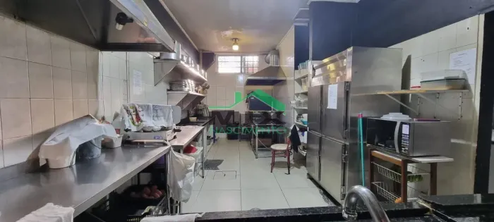 Ponto comercial 100m² montado com cozinha completa, equipamentos e vaga à venda no Centro