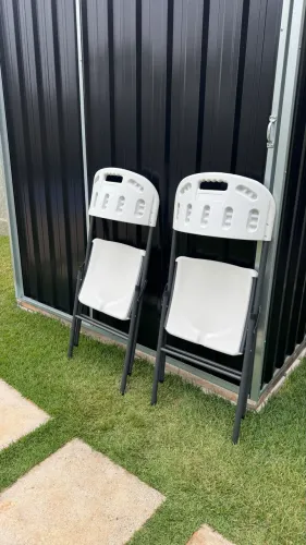 Cadeira dobrável, aço e plástico resistente 