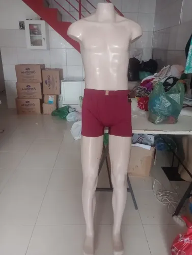 Manequim masculino adulto