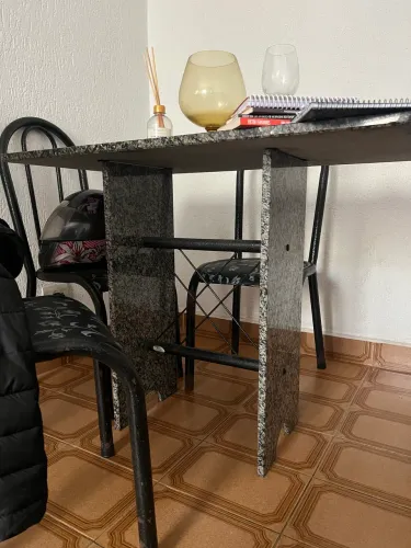 Mesa com cadeiras