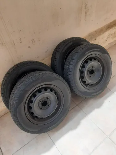 Rodas GM aro 14 com 4 pneus novos 