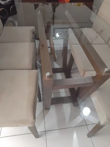 Mesa 1,80 X 1,00 com tampo de vidro e seis cadeiras