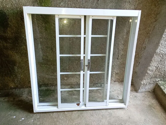 JANELA DE FERRO 80X80 BRANCA