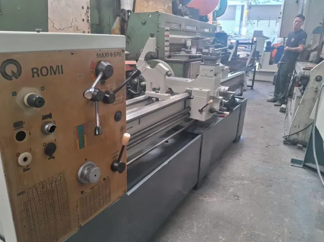 Torno mecânico Romi 520x2200
