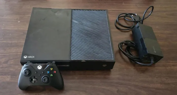 Xbox One Fat + Controle Original + Fifa e alguns jogos na memória