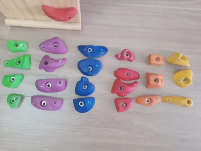 Kit 22 agarras escalada infantil 