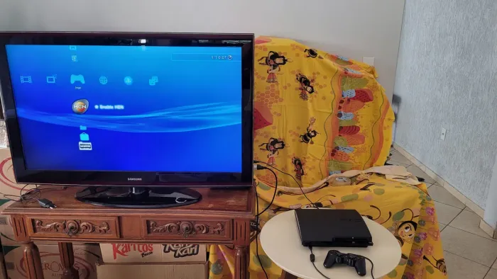 PS3 Slim Desbloqueado + Controle Sony - PlayStation 3