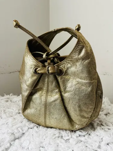 Bolsa de mão em couro legítimo