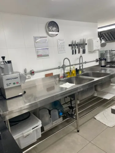 cozinheira(o), para trabalhar com petiscos e sanduiches PRAIA DO PERÓ