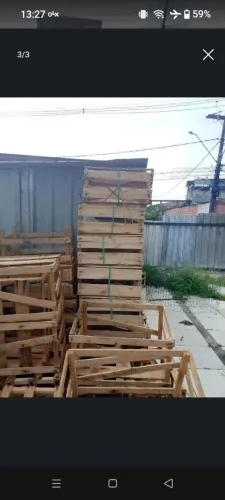 Vendo caixas de madeira 5,00 cada com taxa de entrega 