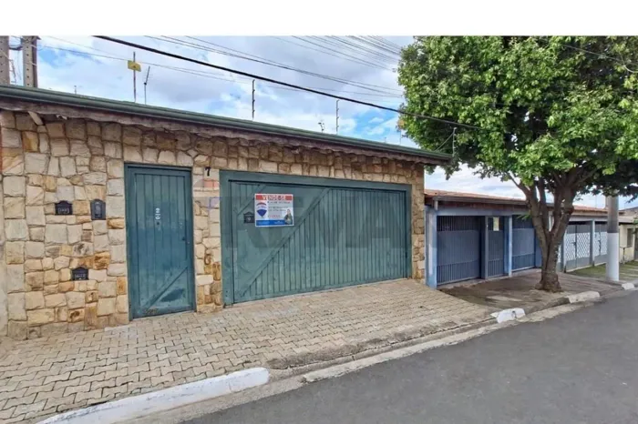CASA 3 QUARTOS 2 BANHEIROS