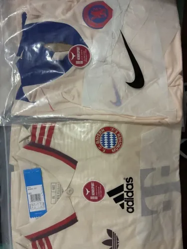Combo Esportivo: 24 Camisas times de futebol, chuteira e pares de meias.