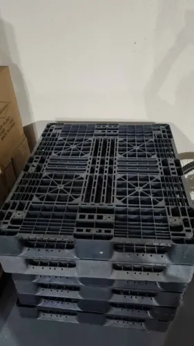 Paletes de plástico duráveis