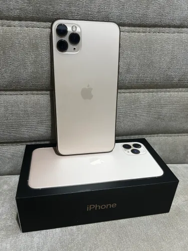 iPhone 11 Pro Max Dourado