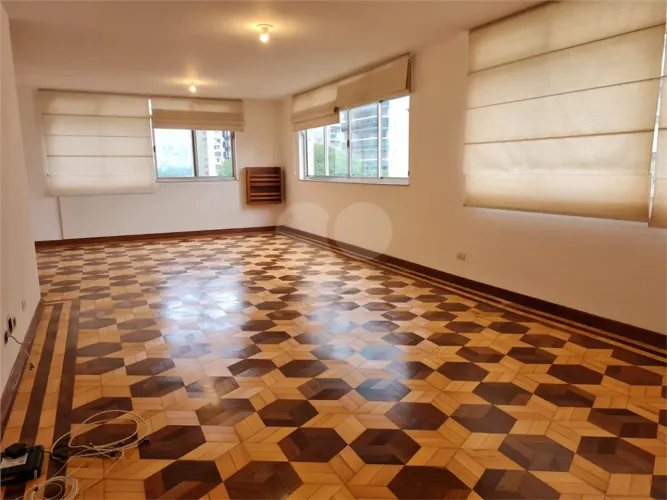 EXCELENTE APARTAMENTO LOCAÇÃO OU VENDA. CORAÇÃO DO ITAIM BIBI.