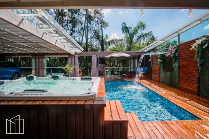 Casa em condomínio com lago, Granja Viana, Cotia, piscina aquecida