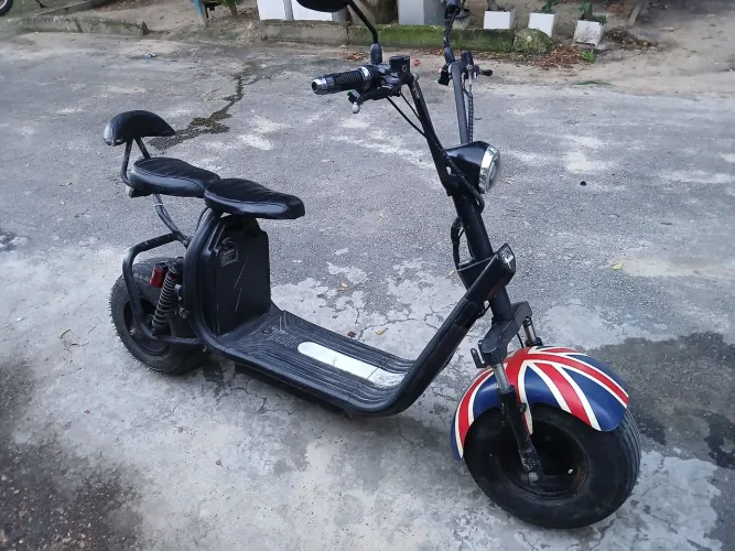 Moto elétrica modelo harley