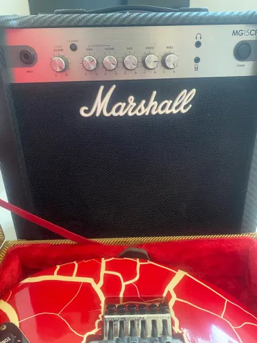 Amplificador Marshall MG 15 CF