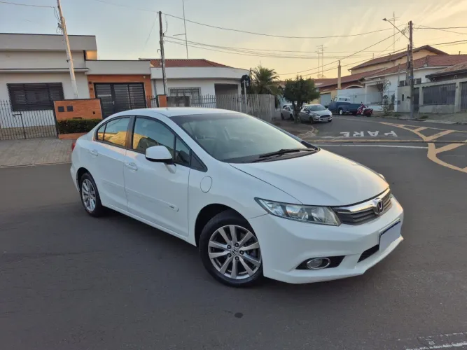 Honda Civic Sedan LXS 1.8/1.8 Flex 16V Mec. 4P 2013