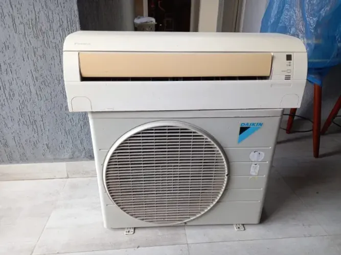 Ar Condicionado Daikin 9000 btus Inverter- Semi Novo
