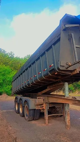 Carreta caçamba