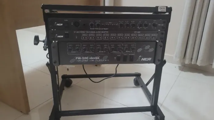 Equipamento de Som Ambiente Completo NCA (PW-500 + PR-100 + ST-100) com Rack