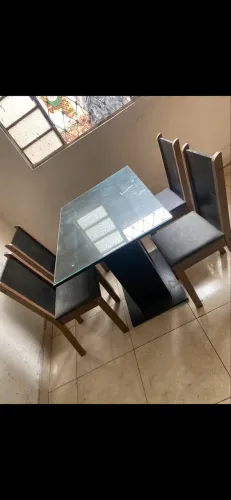 Vendo mesa 4 cadeiras