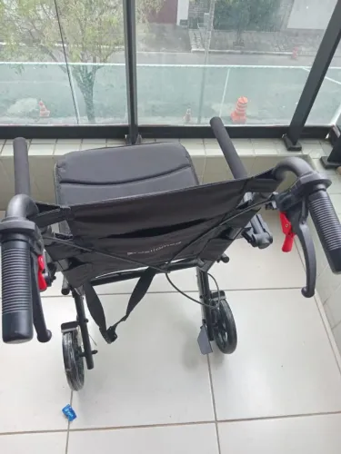 Vendo cadeira de rodas