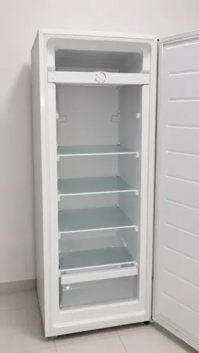 Freezer semi novo