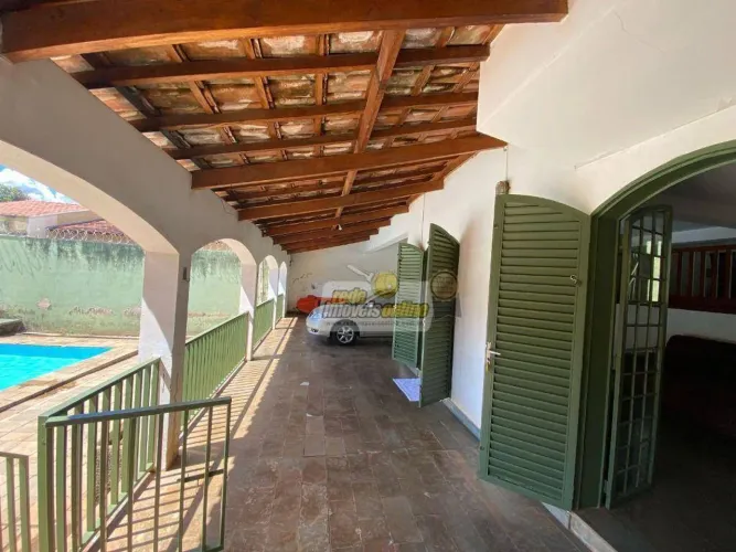 Casa com 3 dormitórios para alugar, 291 m² por R$ 8.211,62/mês - Santa Maria - Uberaba/MG