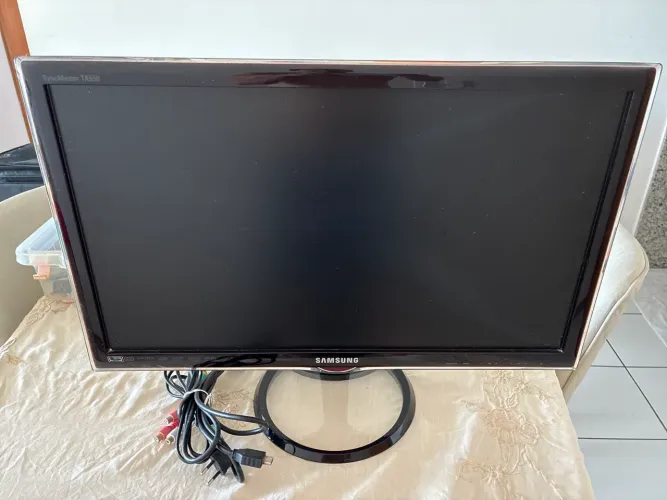 Monitor TV samsung 24? T24A550 com cabos