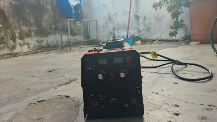 Máquina de solda MiG 