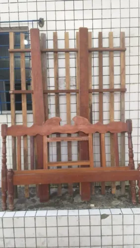 Cama de casal na madeira toda boa vem