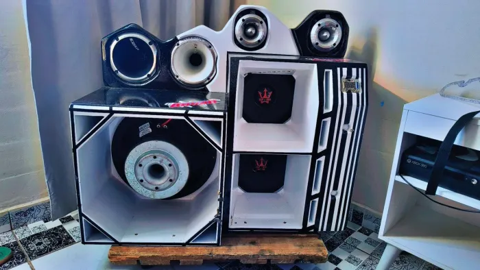 Vendo ou troco som automotivo completo