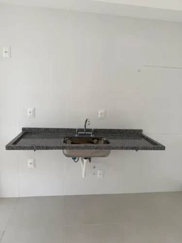 Pia de cozinha em granito com Cuba em inox