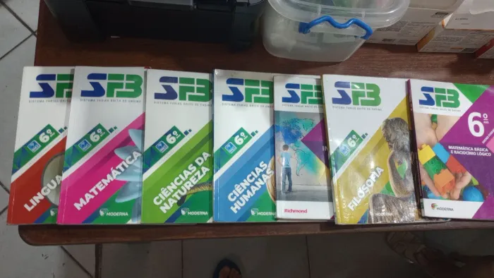 Livros Sitema Farias Brito 6 ano $220,00