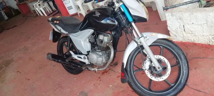 Vendo honda titan ex 2012 quitada e selada 