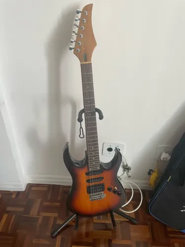 Guitarra superstrato de luthier