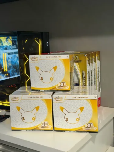 ETB Inglês Celebração 30 anos - Pokémon