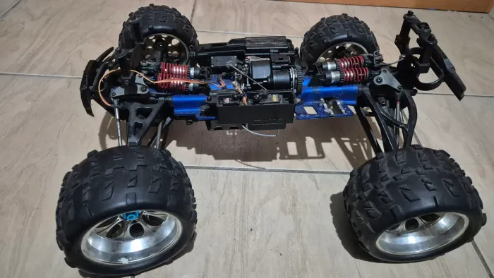 Rc Automodelo Chassi Traxxas Revo conforme as fotos 