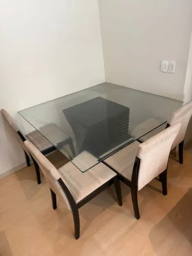Mesa com 6 cadeiras